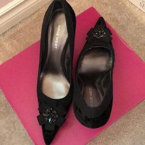 9 West Velvet Brocade Pump 8.5